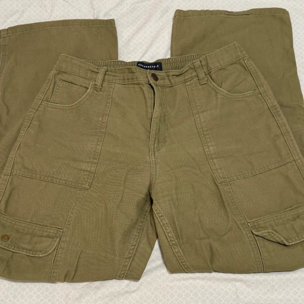 Stylish Aeropostale Utility Cargos in Army Green